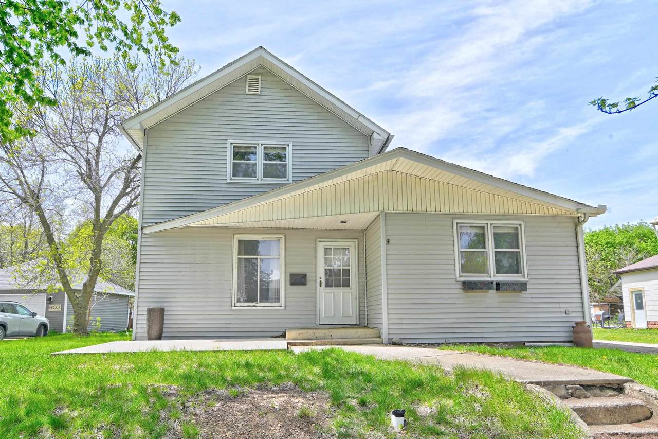 609 8th Street - Photo 1