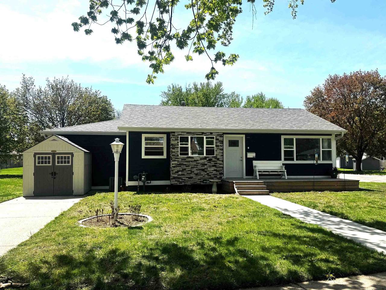 520 11th Street - Photo 1