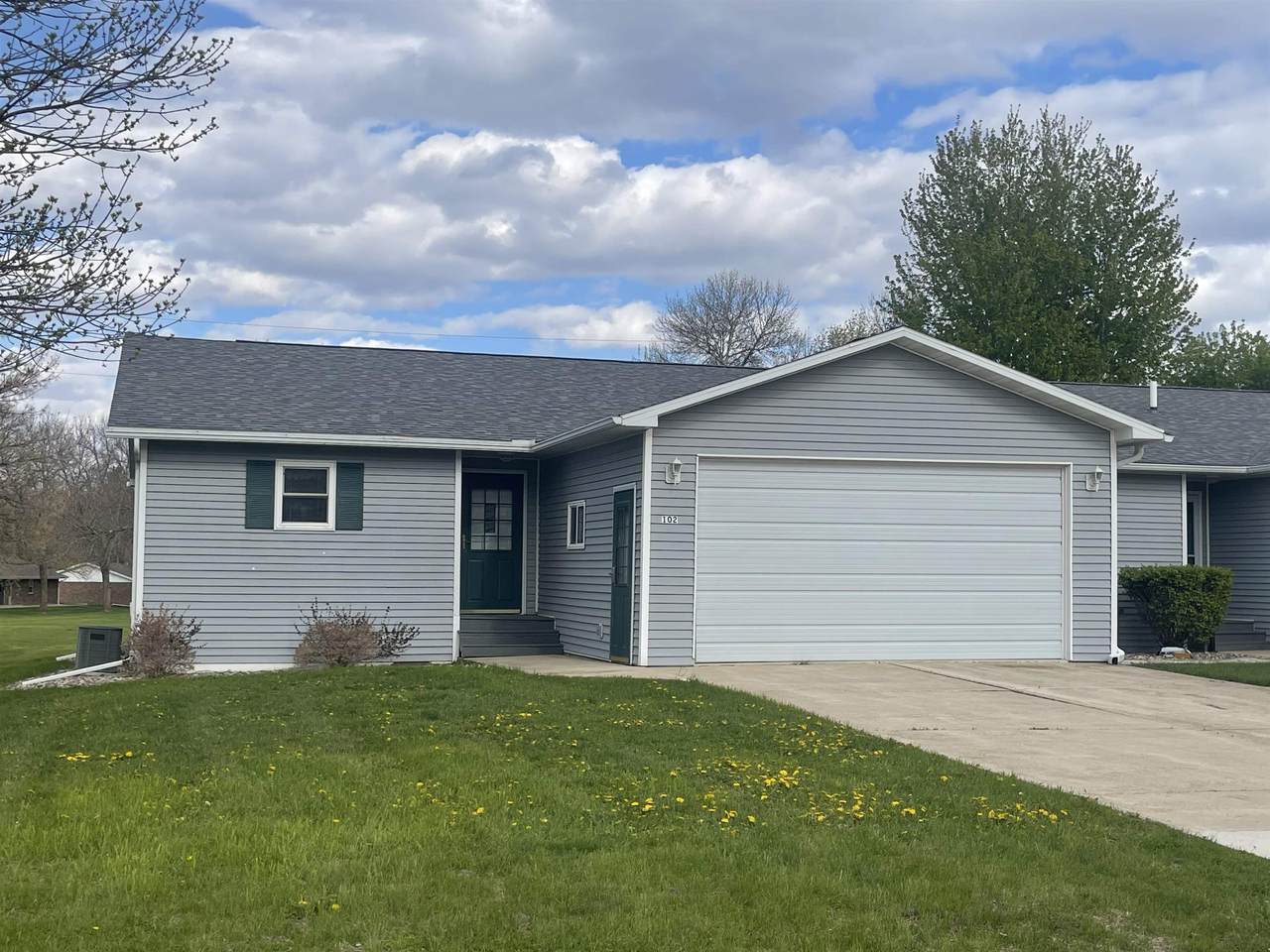 102 Golf Course Drive - Photo 1