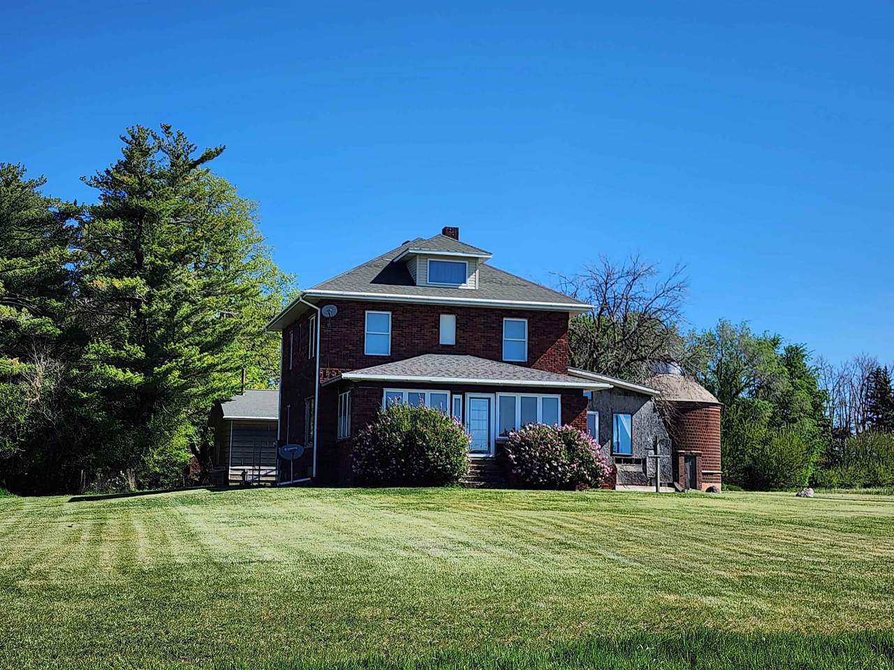 23237 510th Street - Photo 1