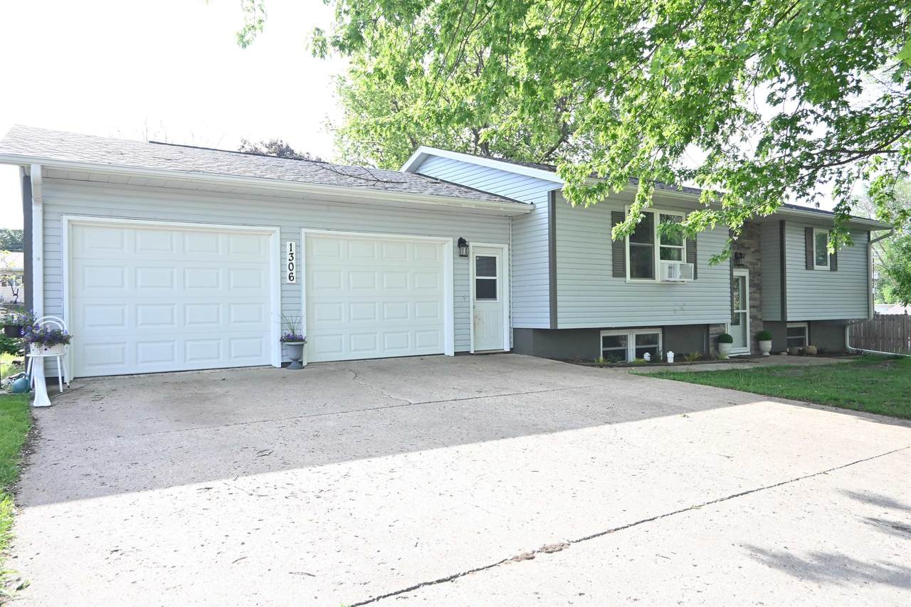 1306 Burns Street - Photo 1