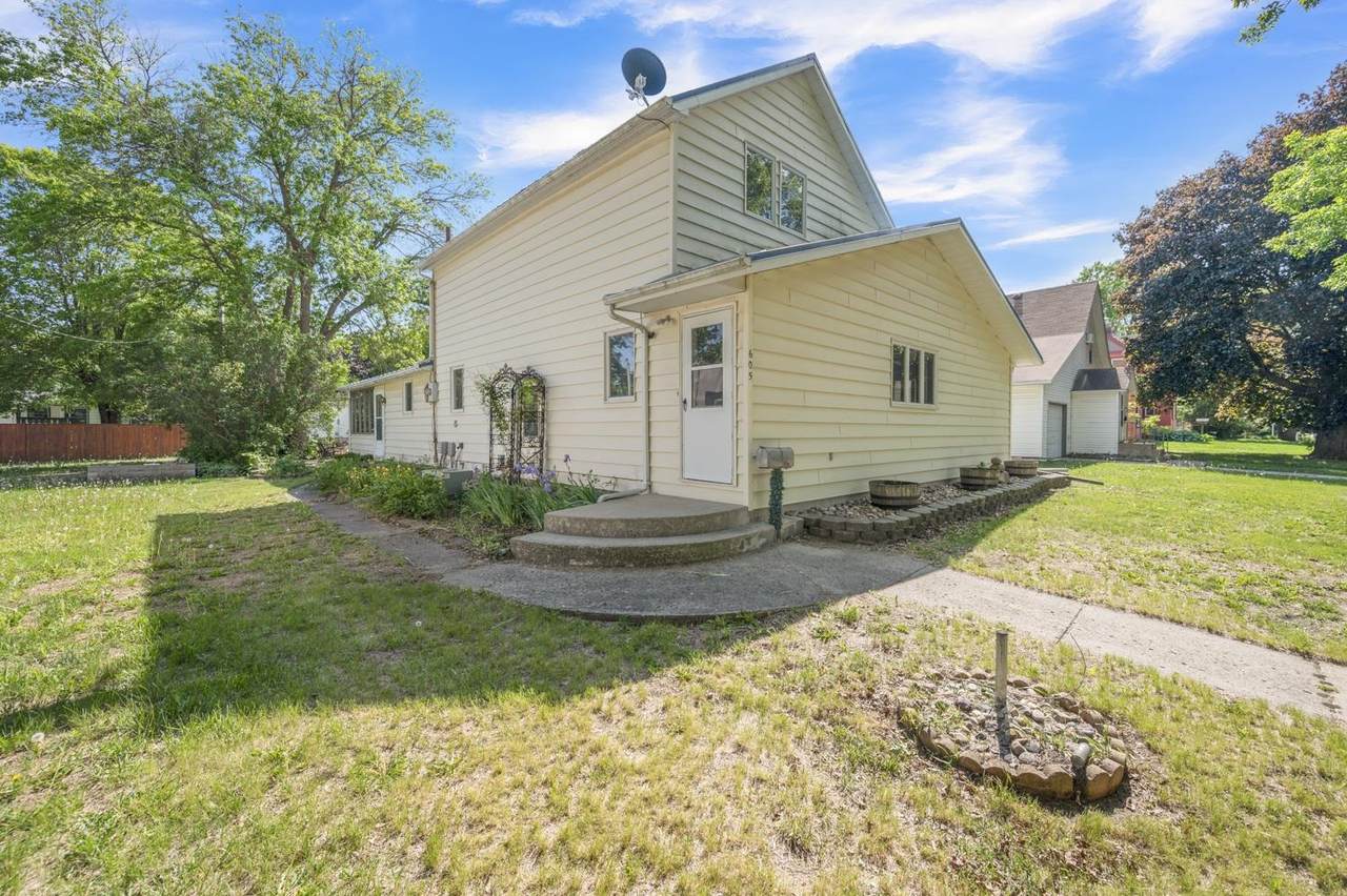 605 20th St - Photo 1