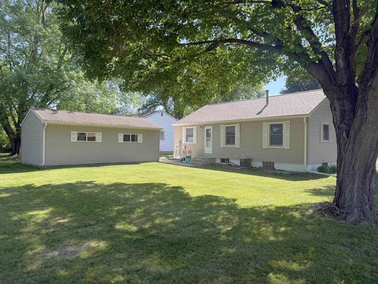 214 15th Street - Photo 1