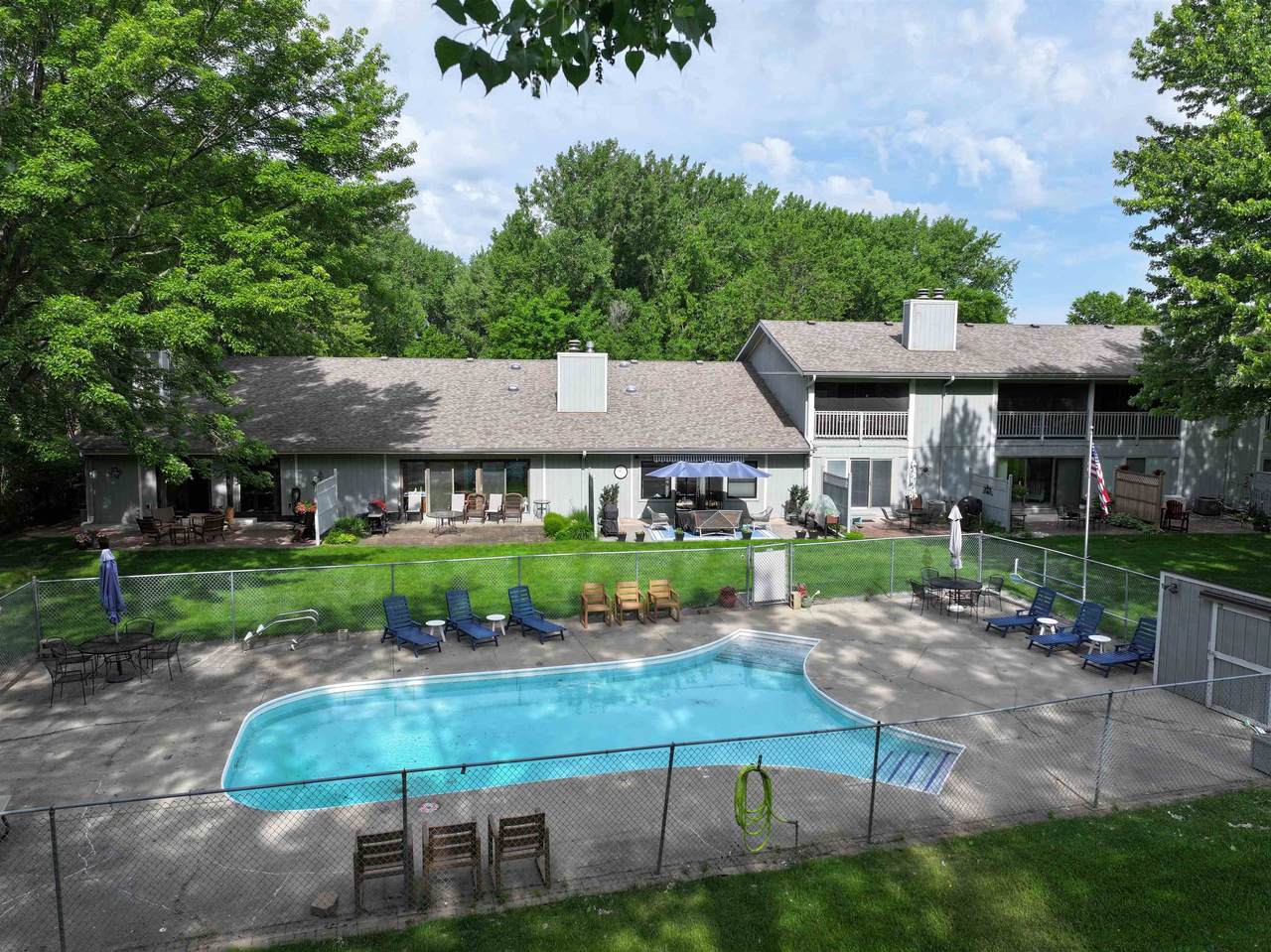2300 Country Club Dr - Photo 1