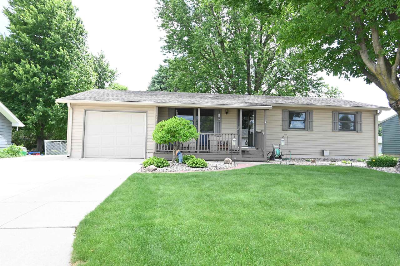 208 6th Street - Photo 1
