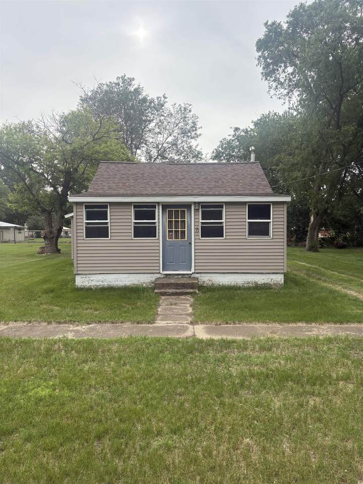 406 Roberts Avenue - Photo 1