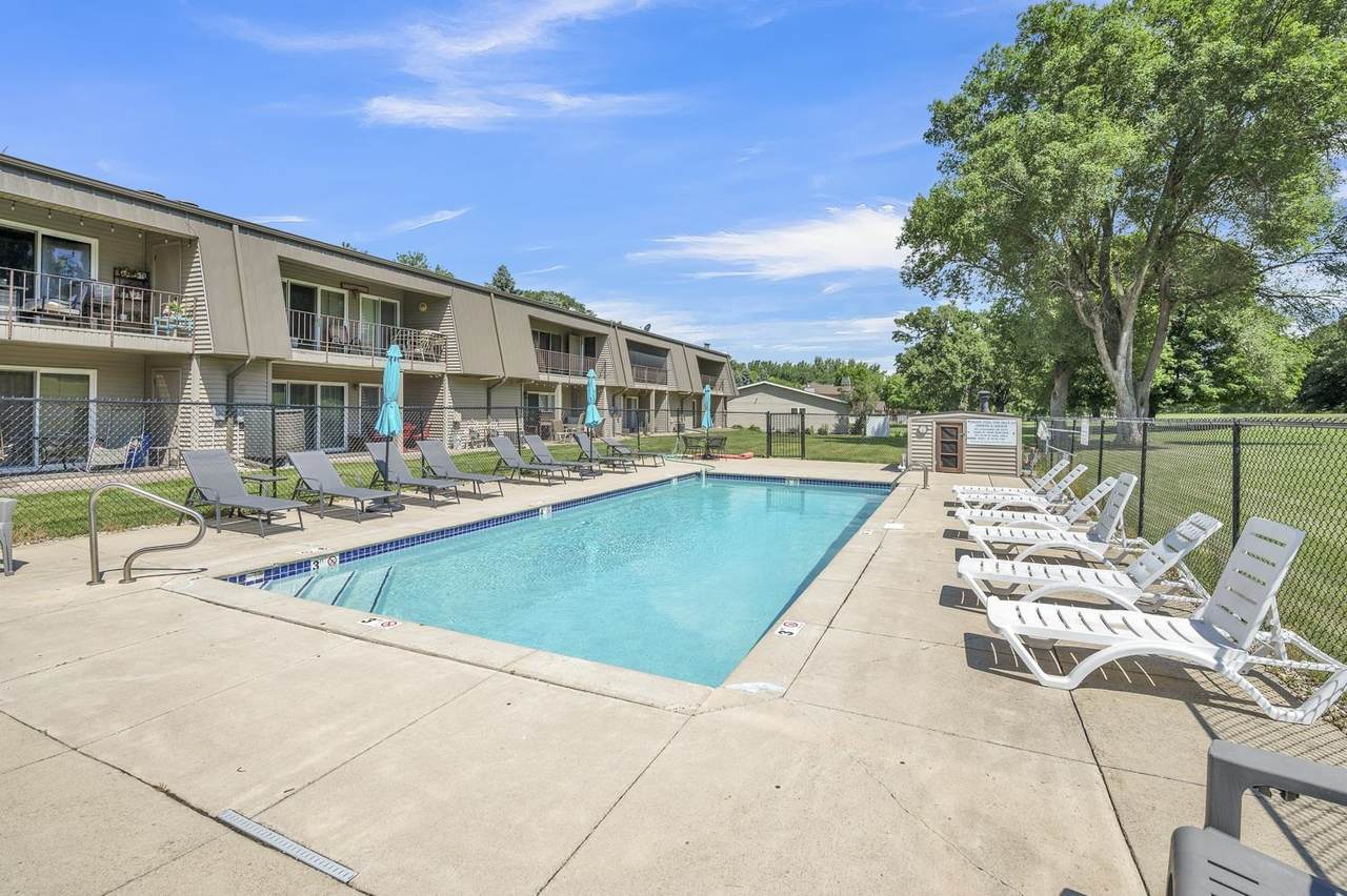 1800 Country Club Drive - Photo 1