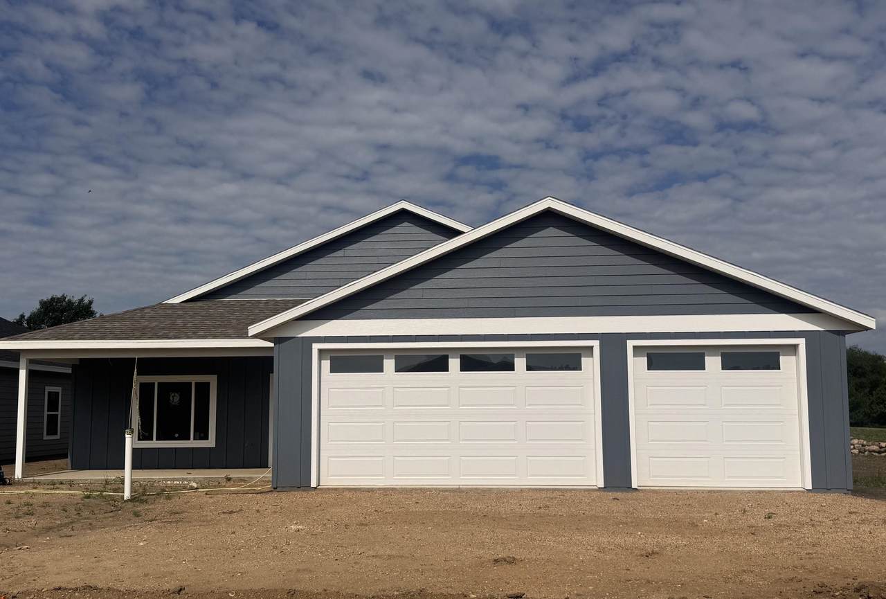 3602 Pinewood Drive - Photo 1
