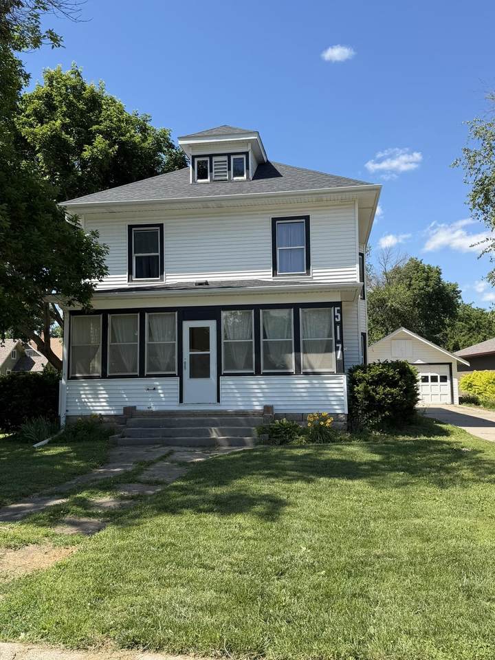 517 W 4th St - Photo 1