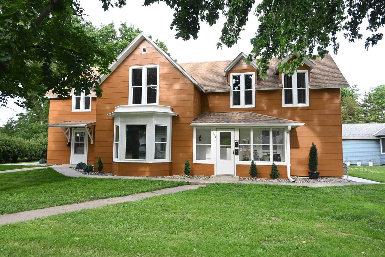 211 5th Street - Photo 1