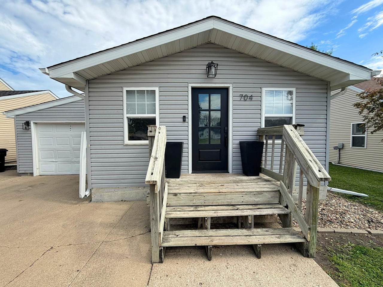 704 4th Avenue - Photo 1