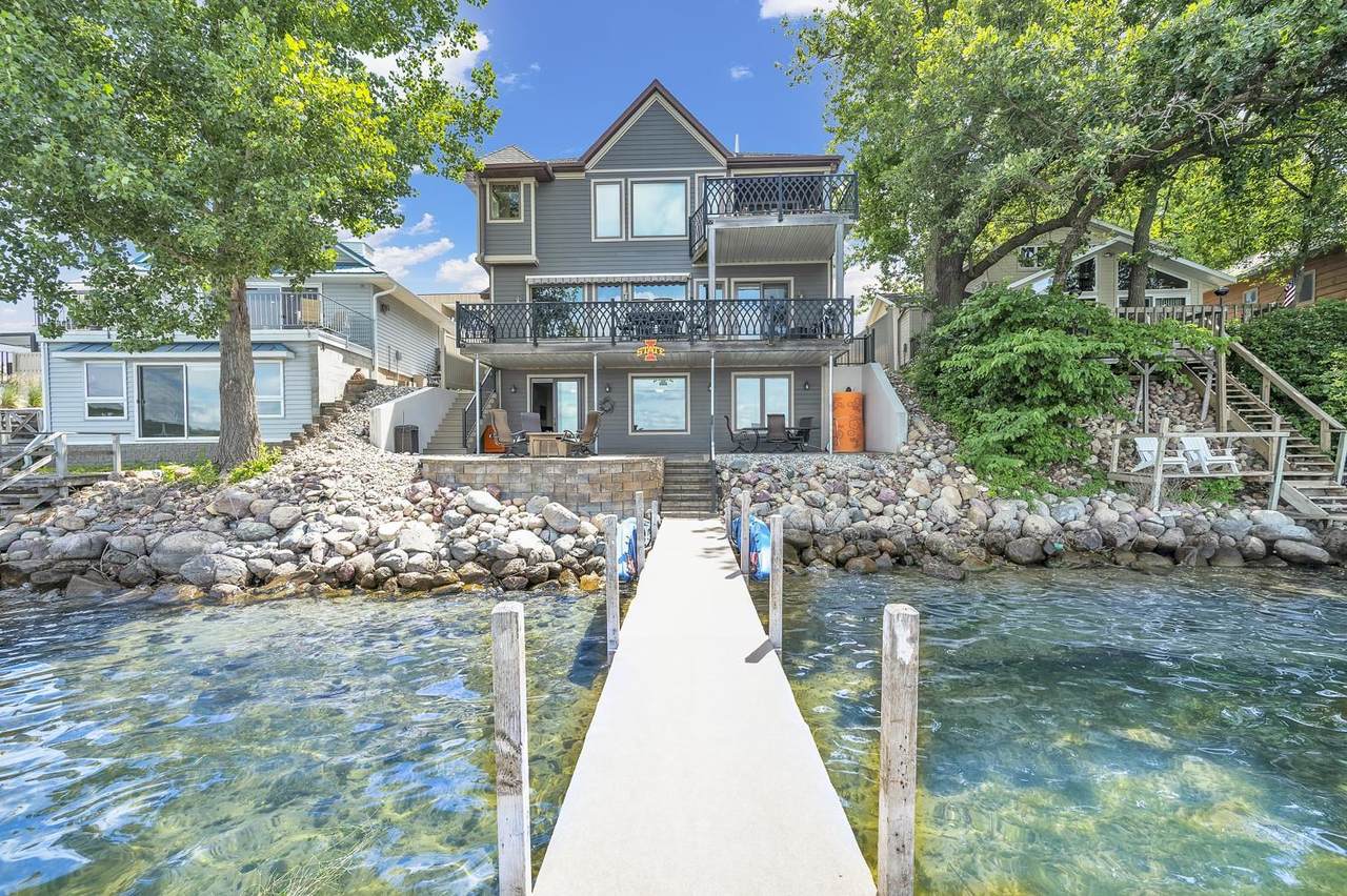 325 Lakeshore Drive - Photo 1