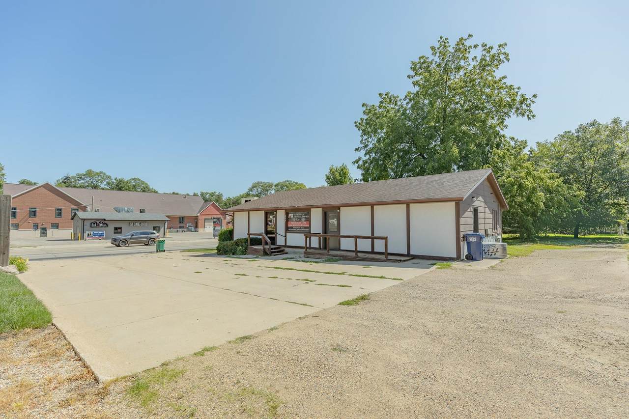 605 18TH. - Photo 1