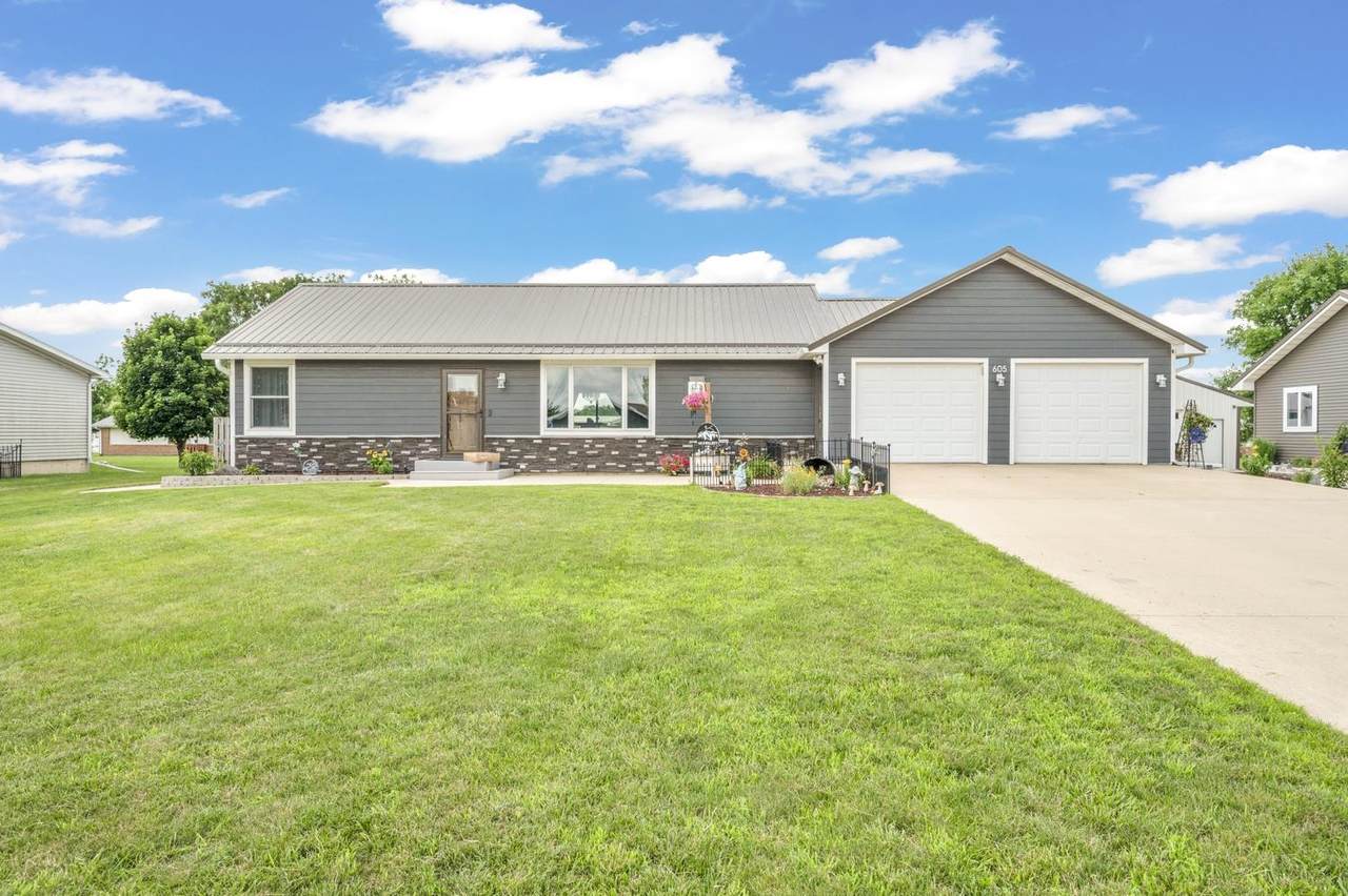 605 Walnut Avenue - Photo 1