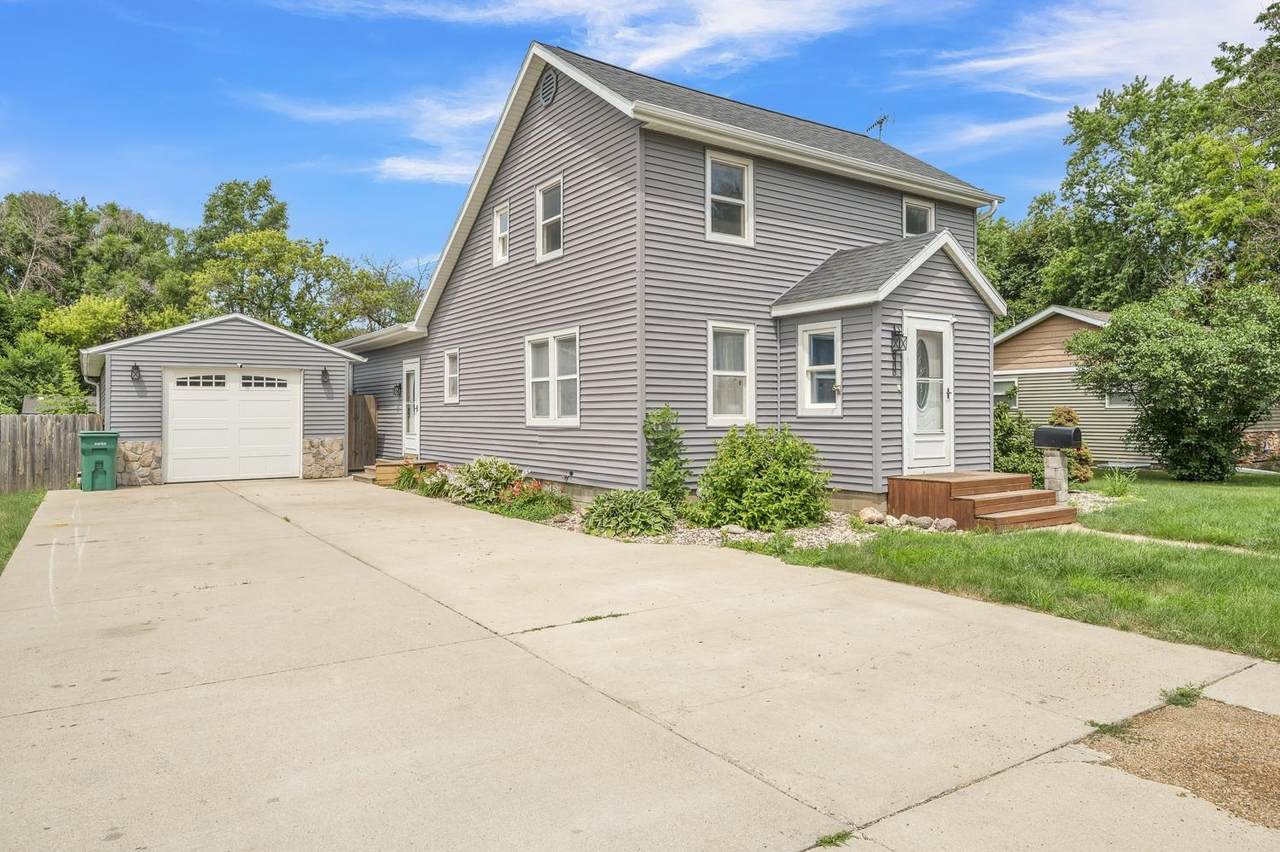 1307 L Avenue - Photo 1