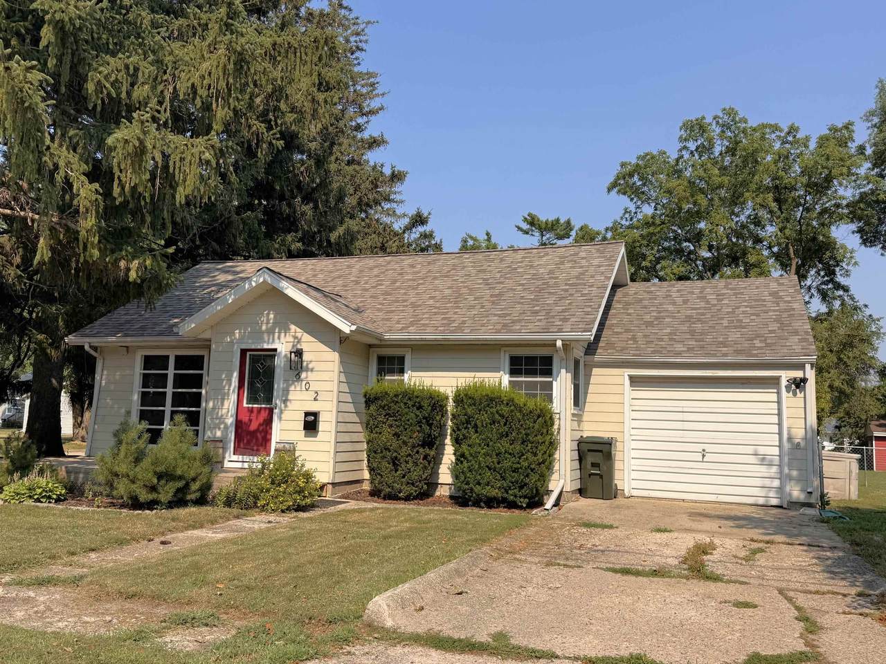 602 Superior - Photo 1