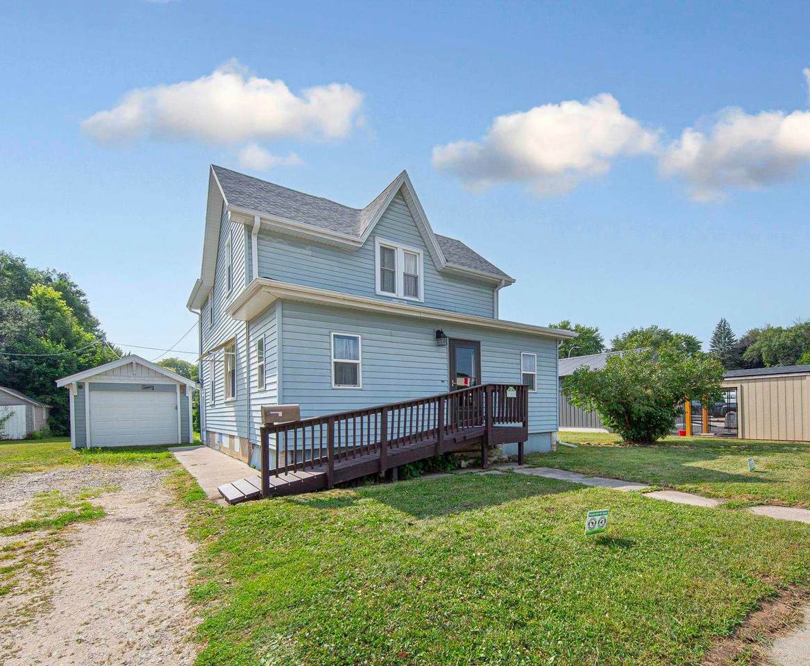 905 Lawler Street - Photo 1