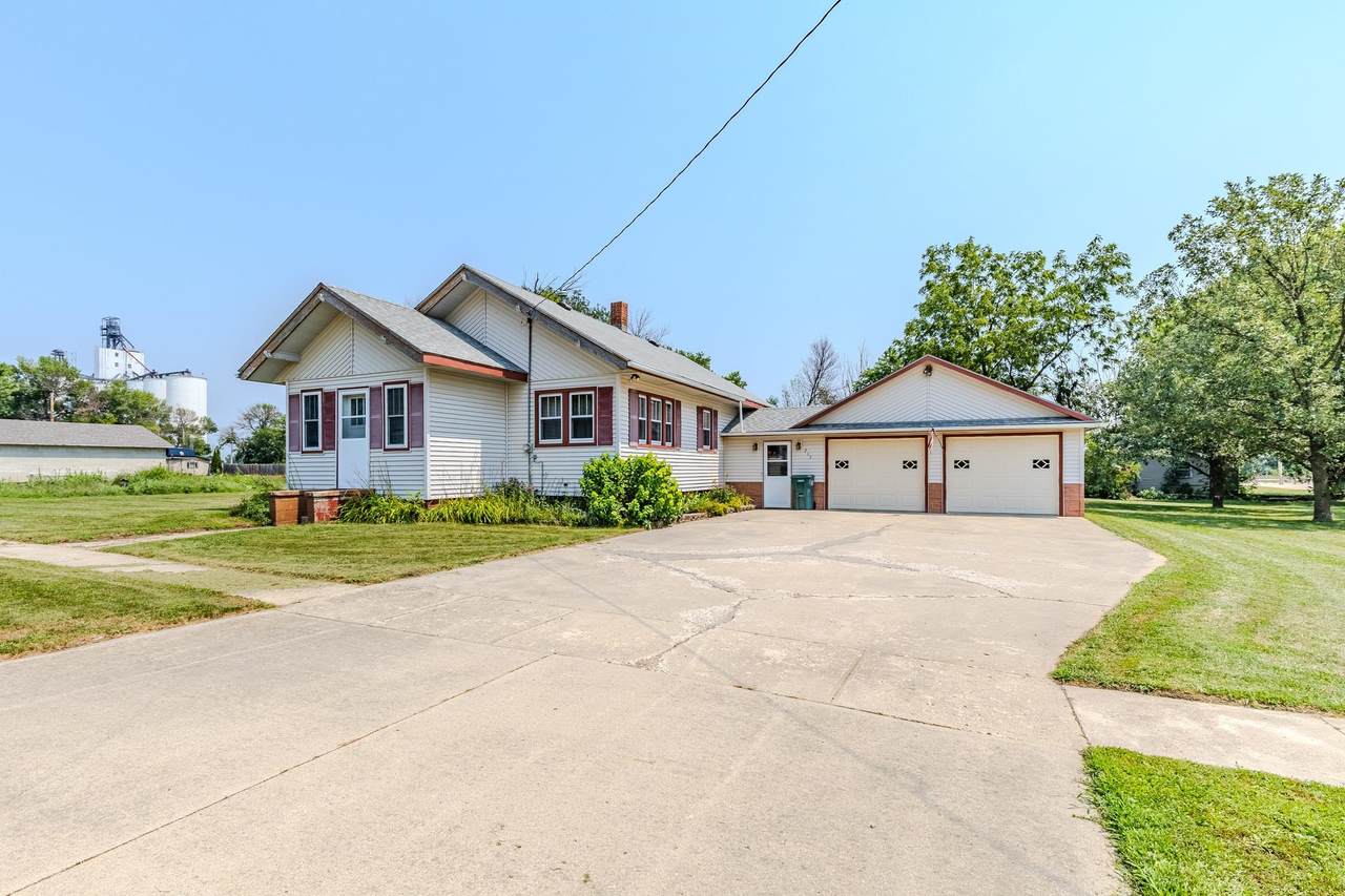 215 2nd Ave - Photo 1