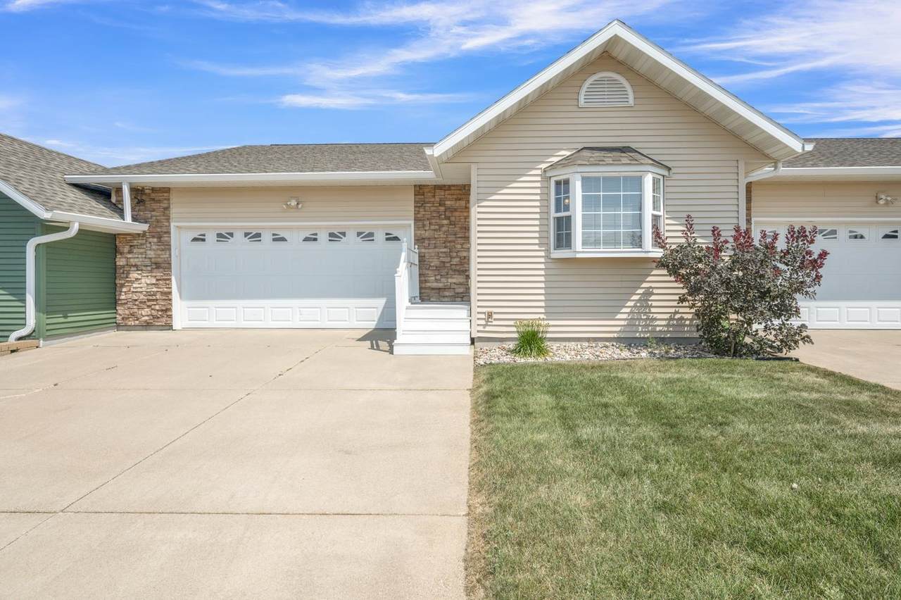 2110 M Avenue - Photo 1