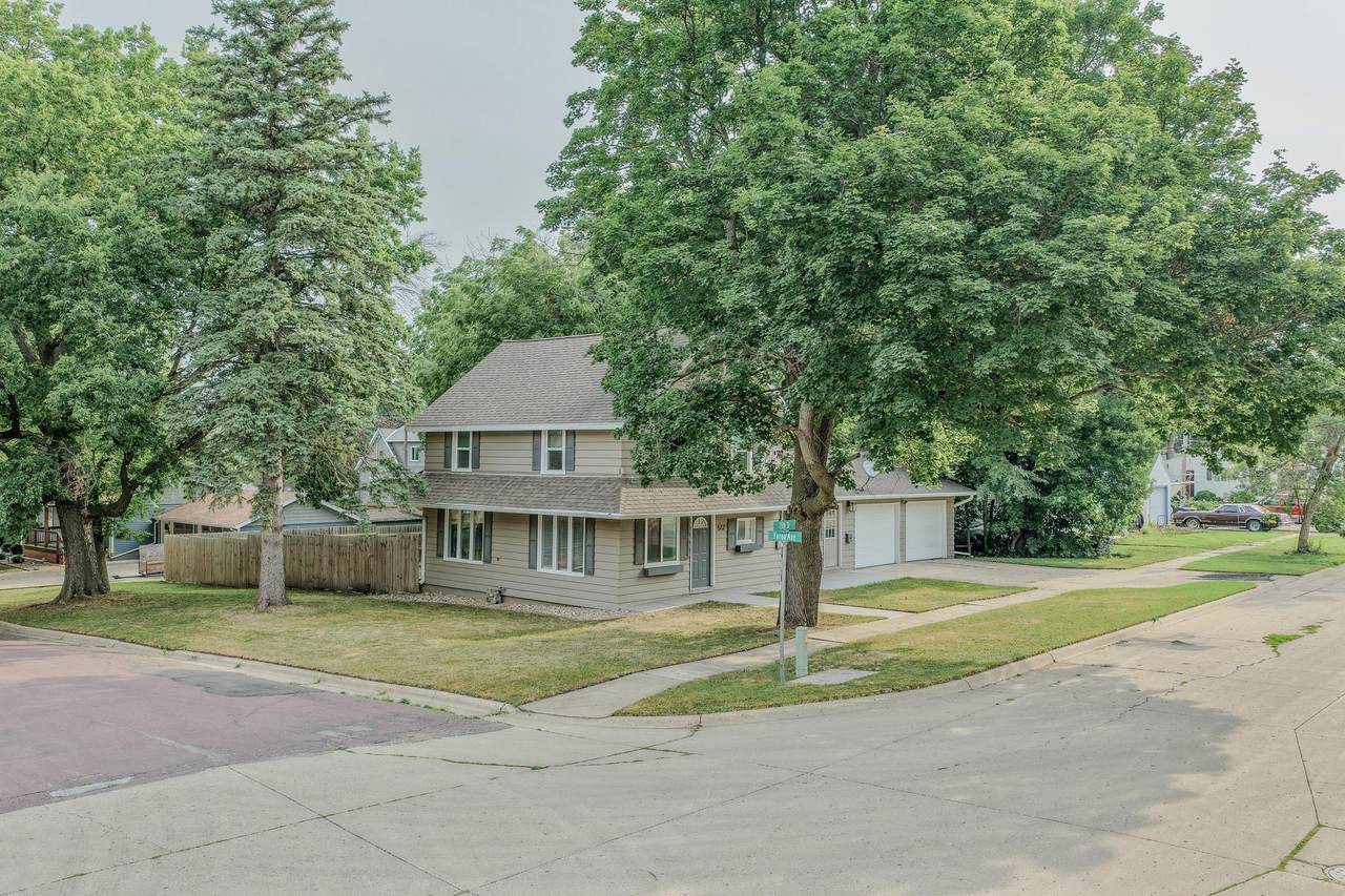 512 15th Street - Photo 1