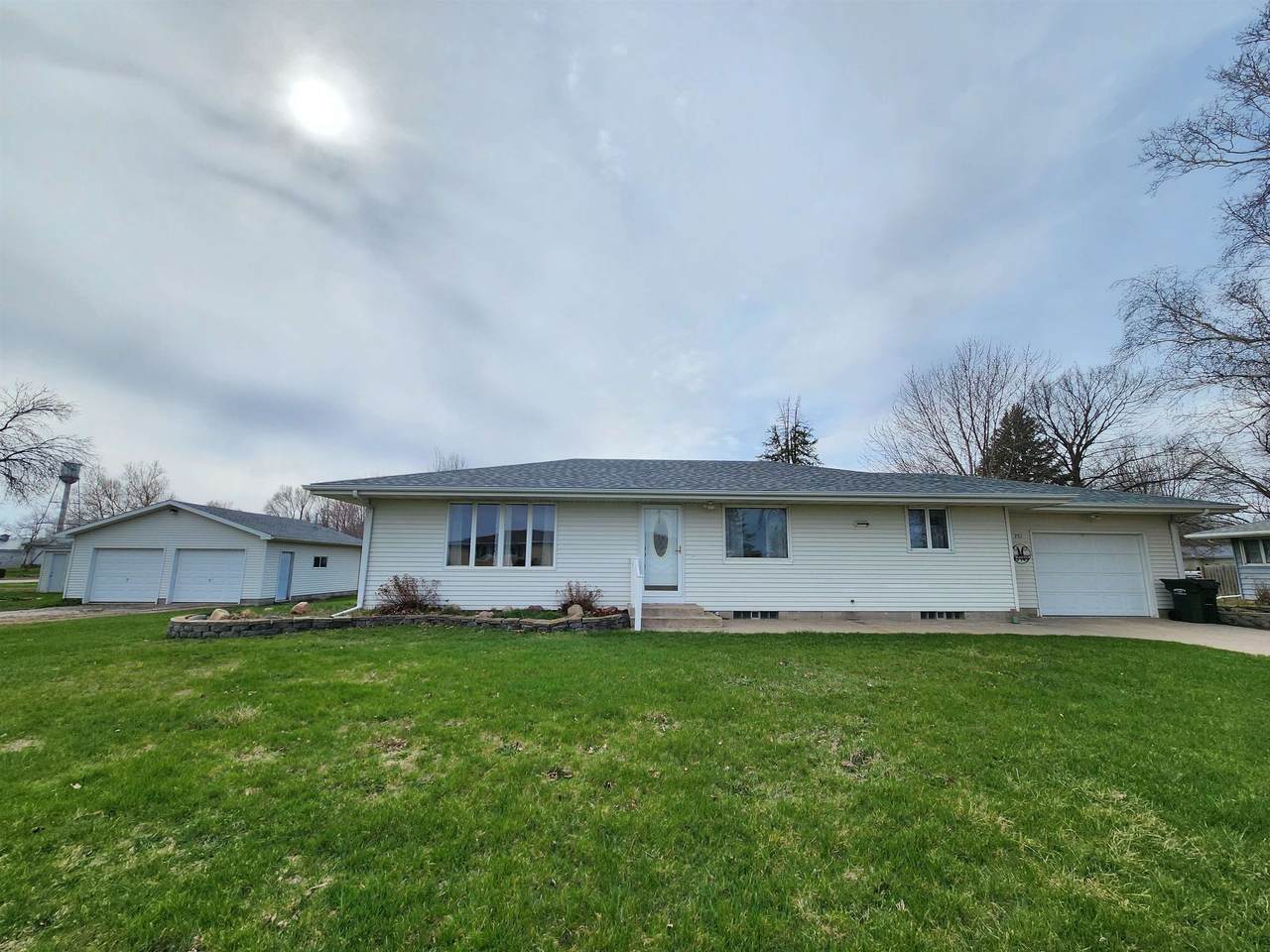 751 Dean Street - Photo 1