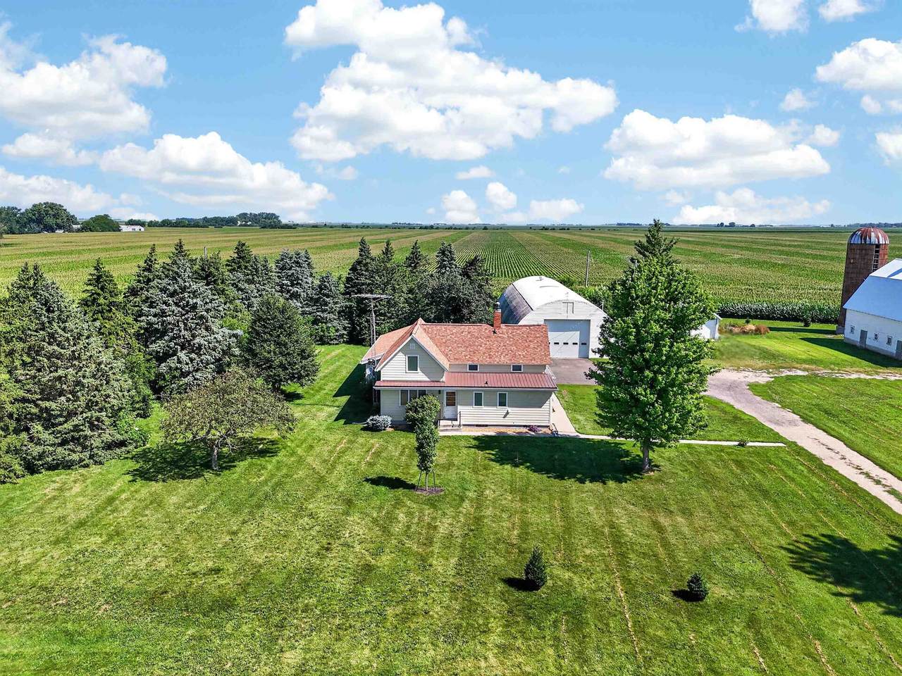 2040 440Th Street - Photo 1