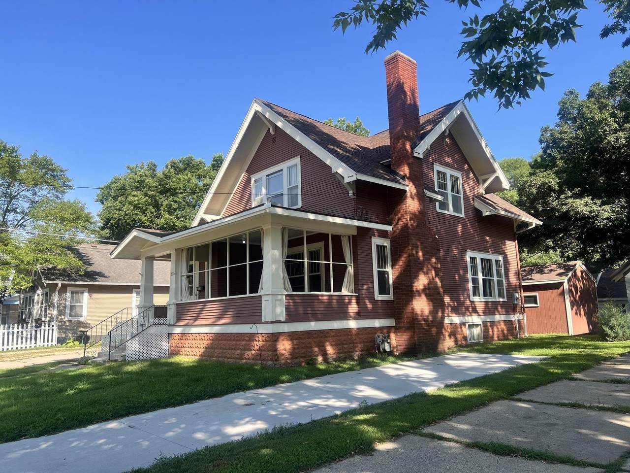 615 7th Avenue - Photo 1