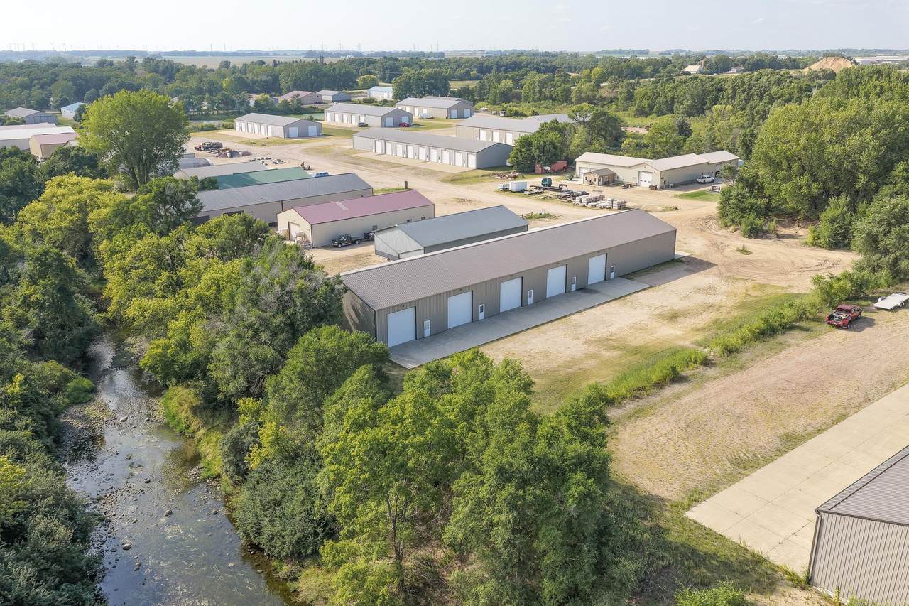 21425 214 Circle - Photo 1