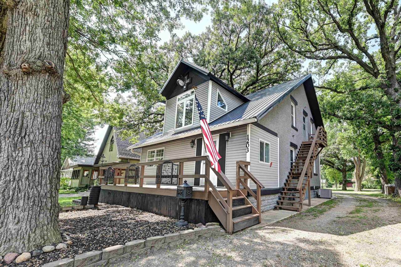 1203 6th Street - Photo 1