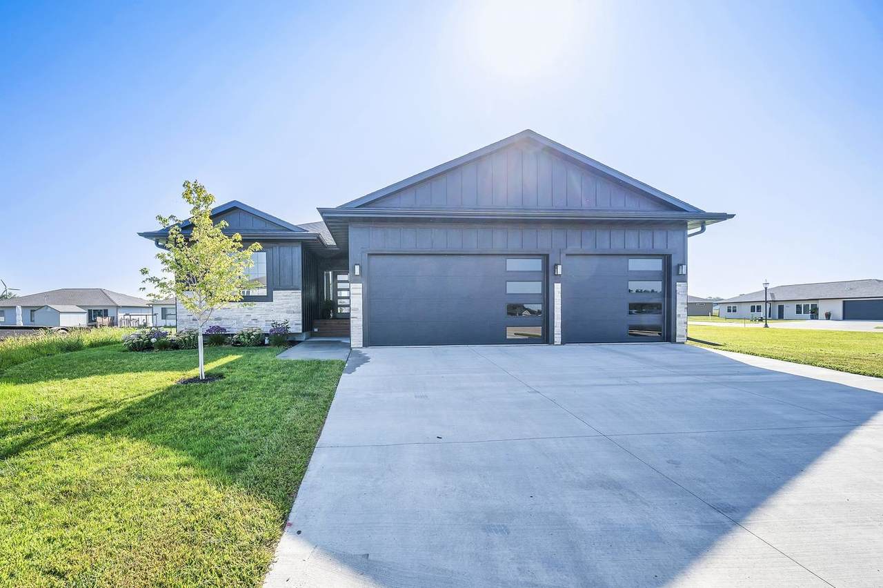 3709 Larchwood Circle - Photo 1