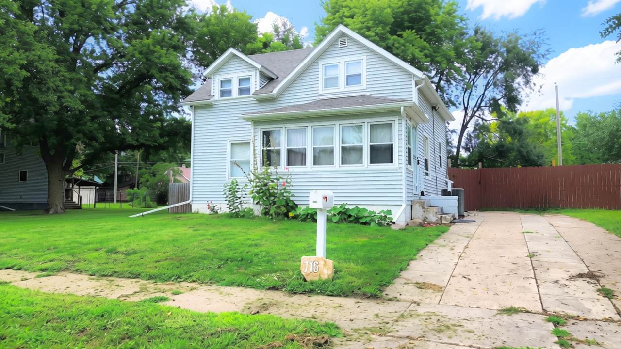 716 South Street - Photo 1