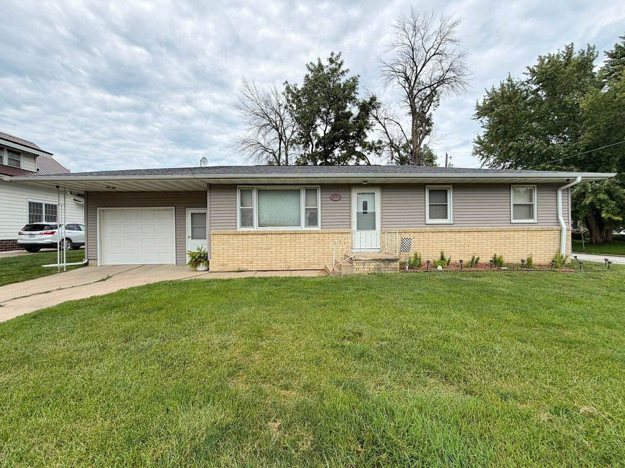 634 12th Avenue - Photo 1