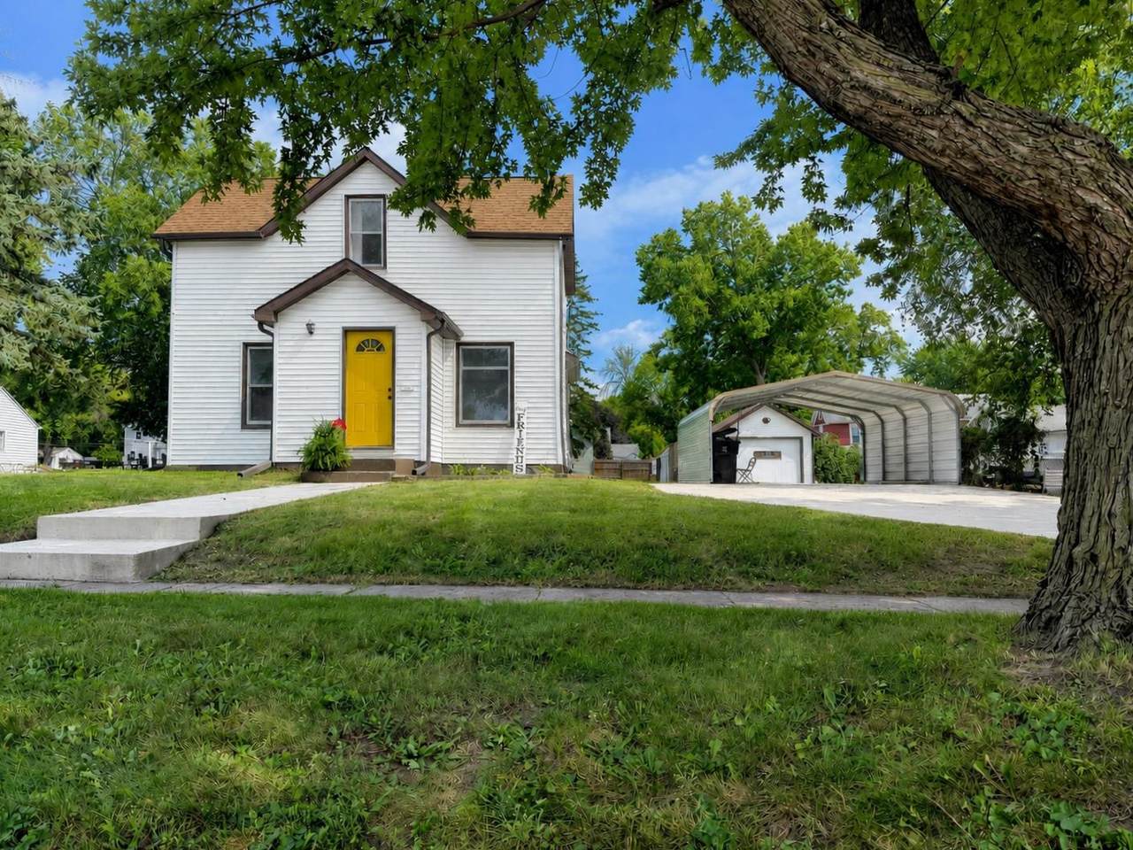 214 12 Street - Photo 1