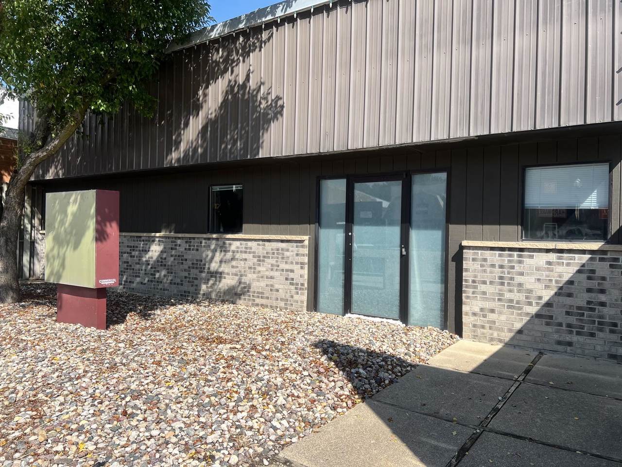 109 W Robins St, Graettinger, IA 51342