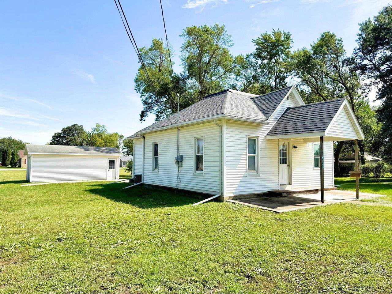 1802 Grand Avenue - Photo 1