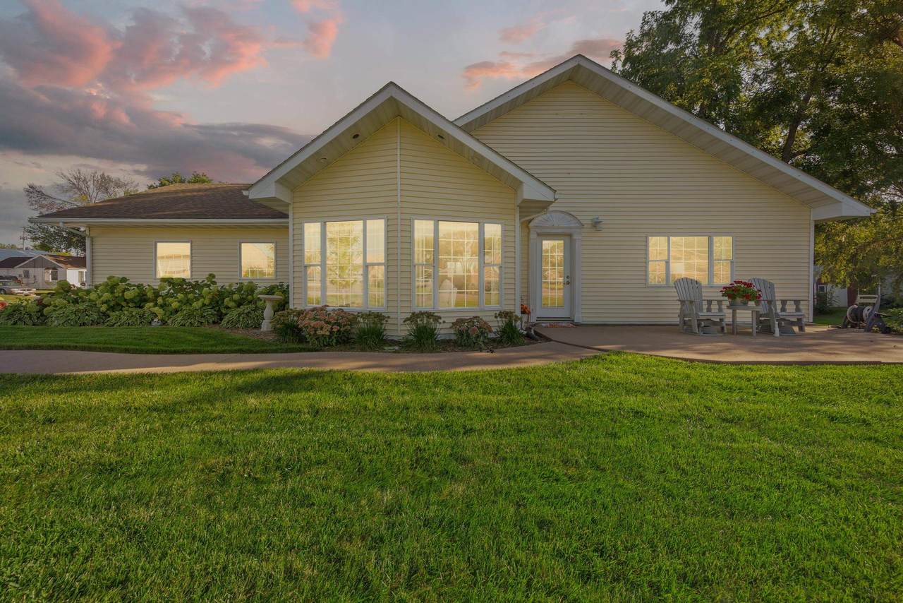 209 4TH Avenue - Photo 1