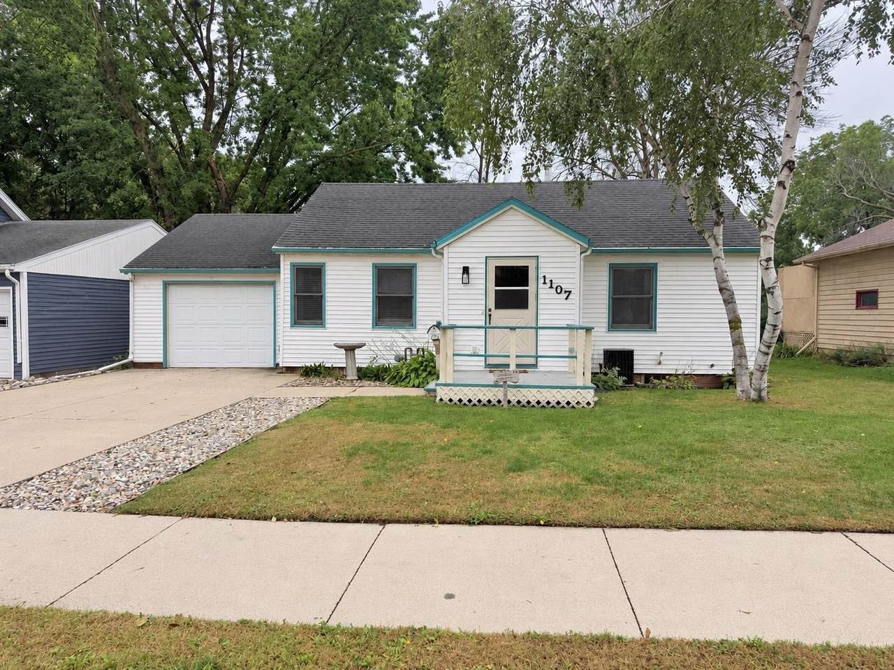 1107 6Th Street - Photo 1