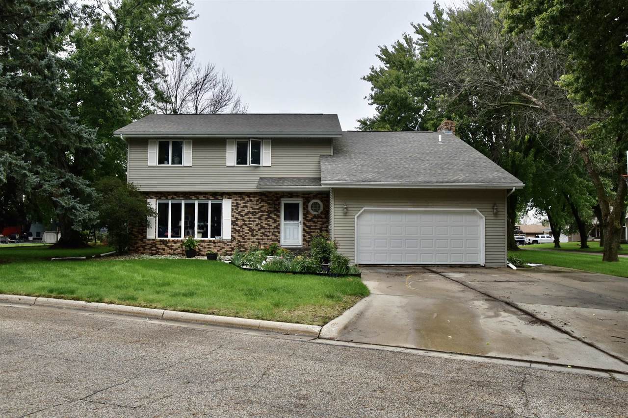107 Circle Drive - Photo 1