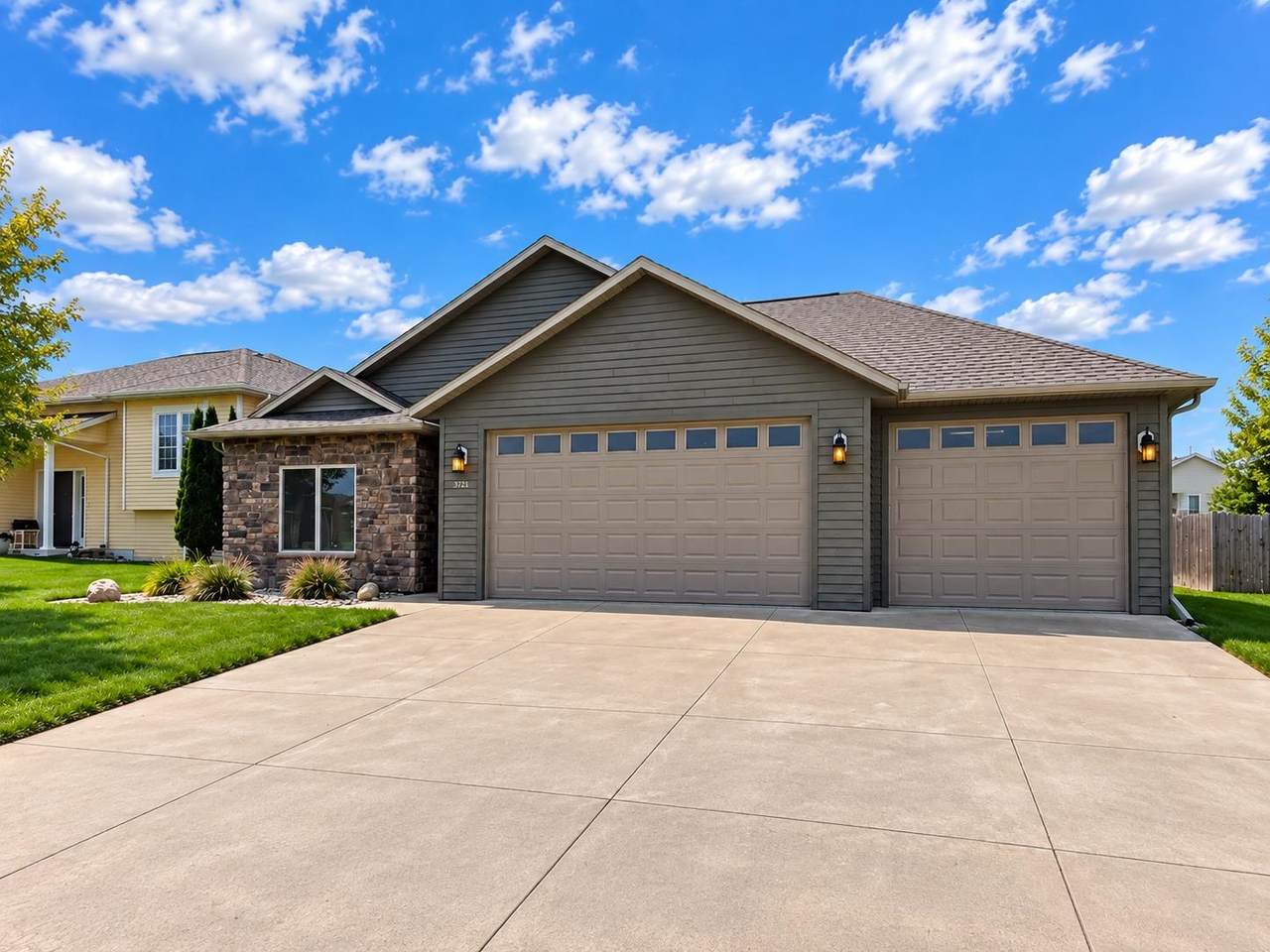 3721 Keokuk Avenue - Photo 1