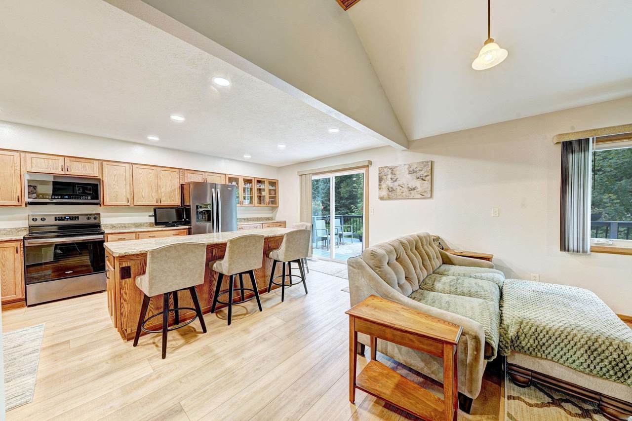 https://bt-photos.global.ssl.fastly.net/greatlakes/1280_boomver_3_261281-2.jpg