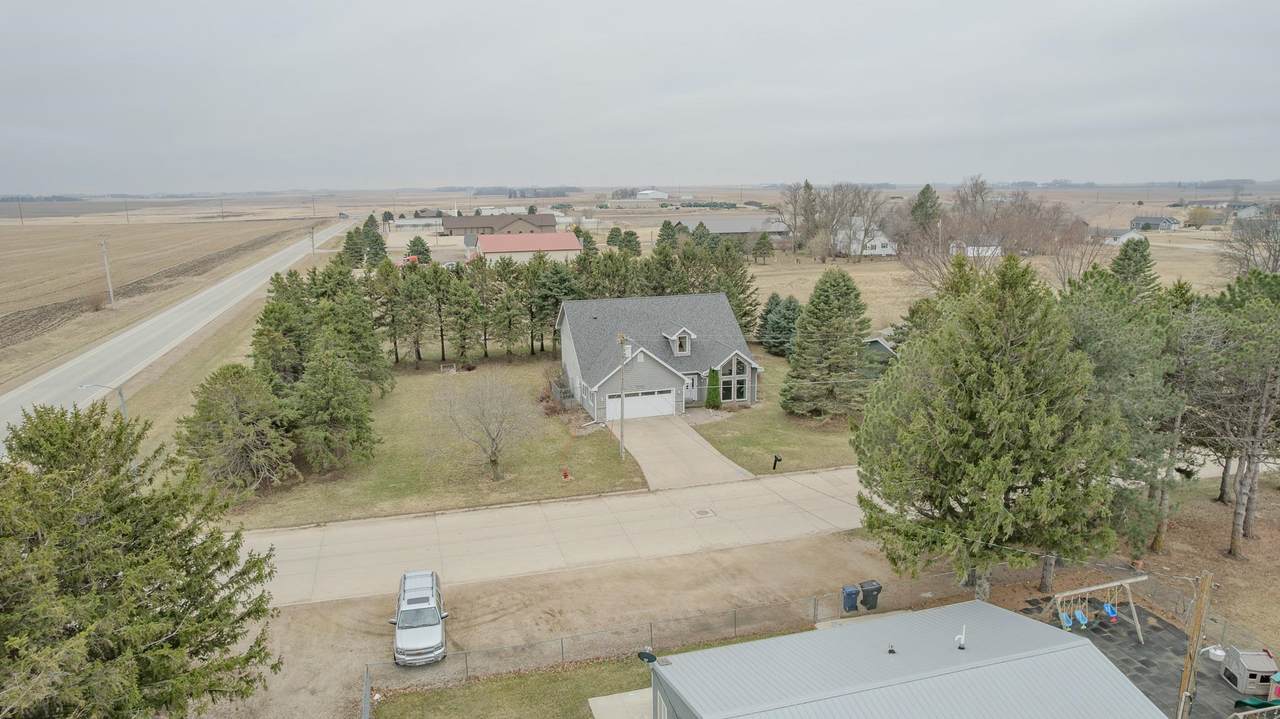 11 Lakeside Lane - Photo 1