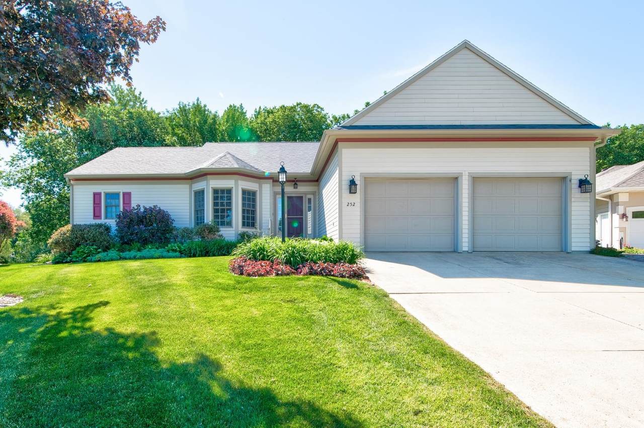 252 Emerald Dr - Photo 1