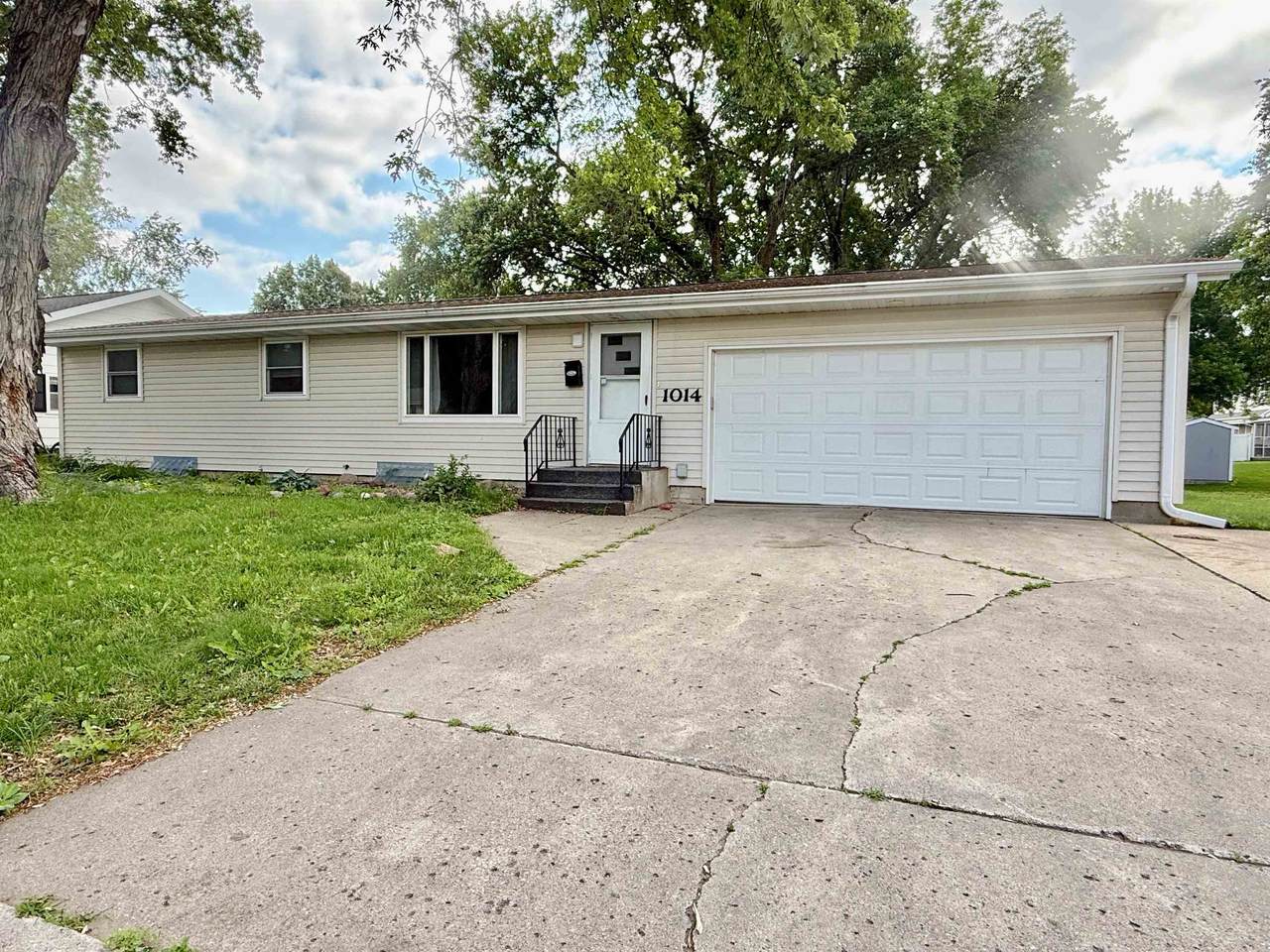 1014 8th Ave. West - Photo 1