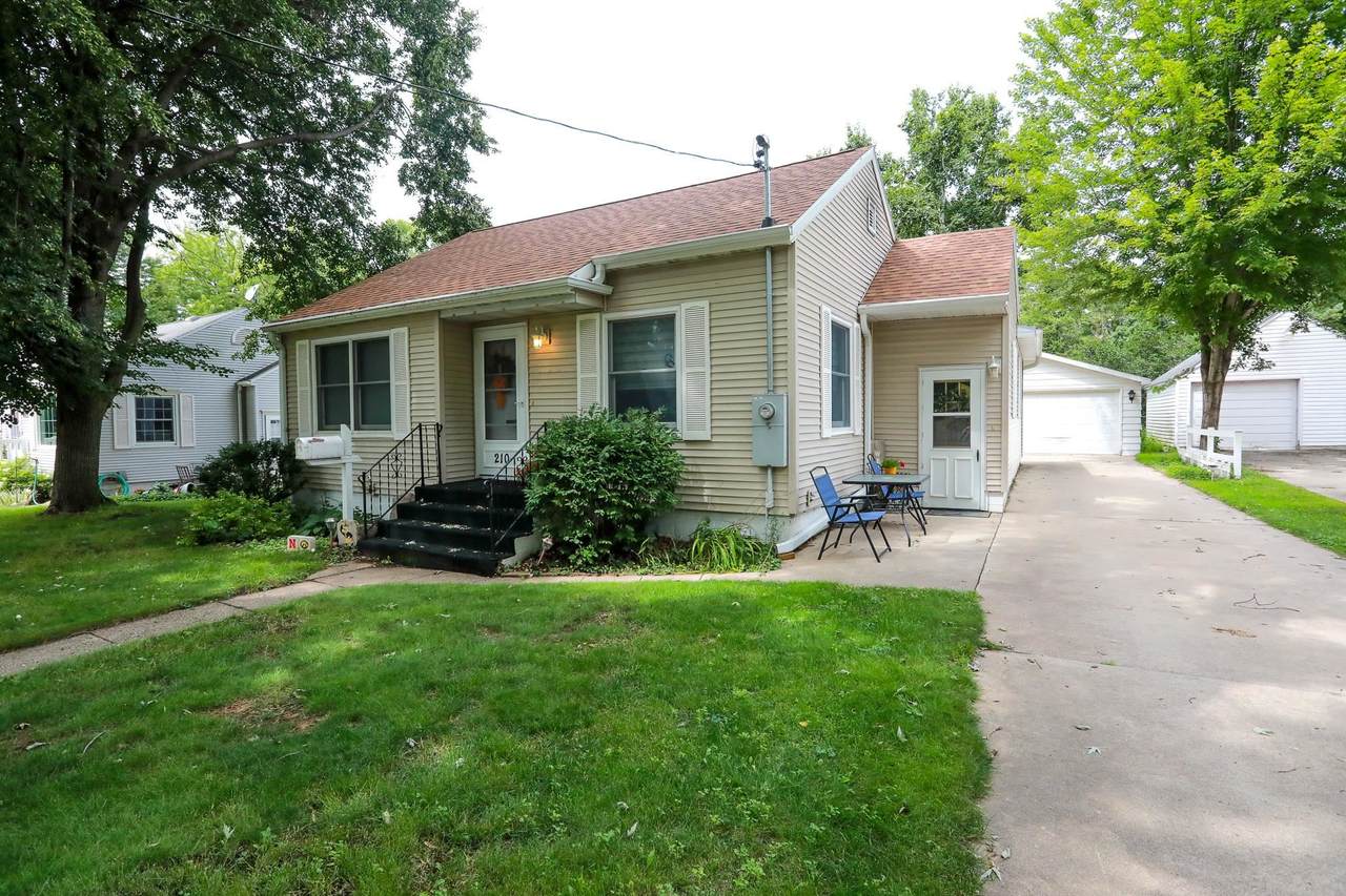 210 21st Street - Photo 1
