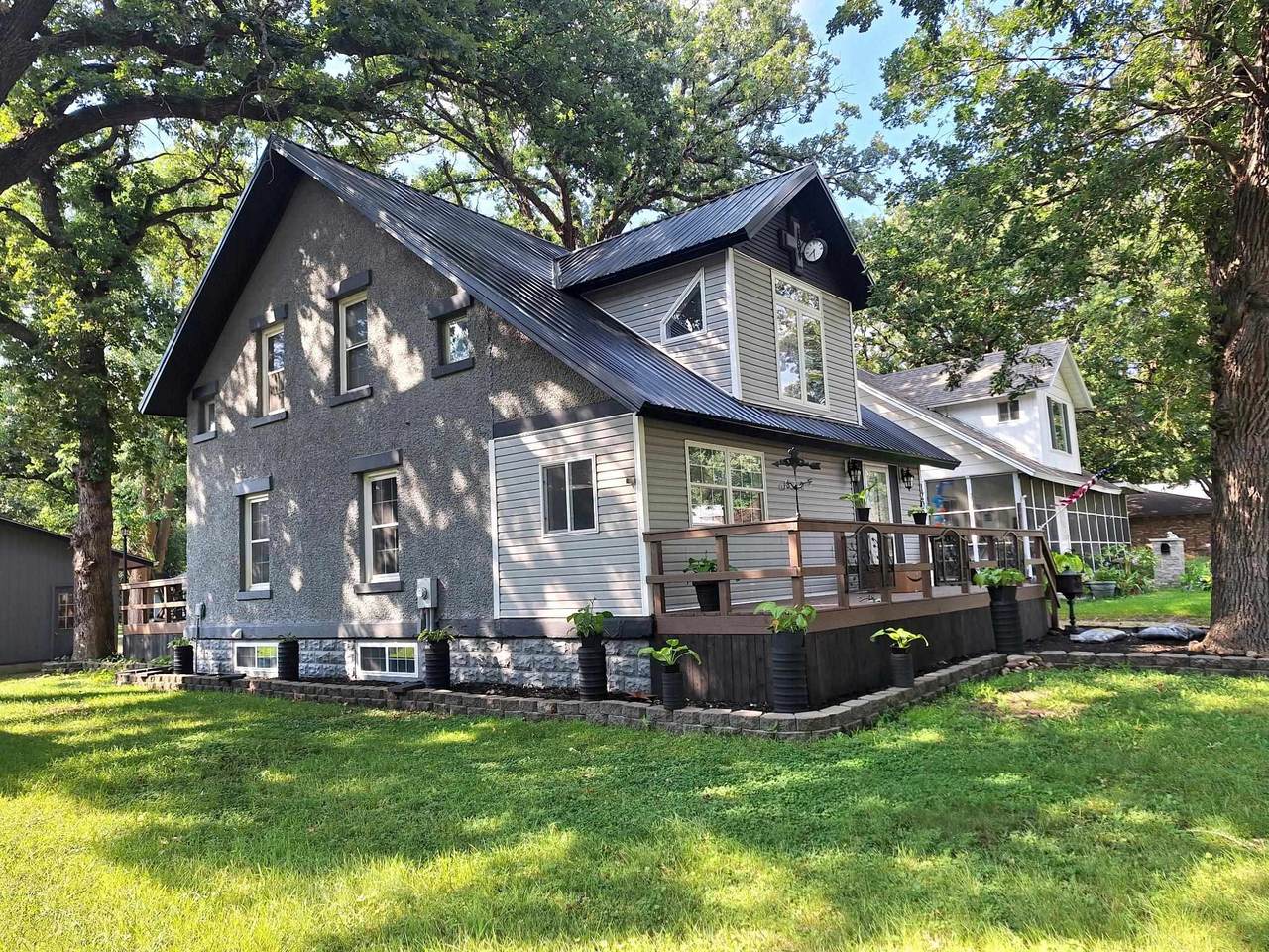 1203 6th Street - Photo 1