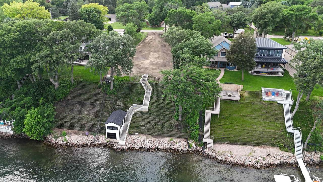 2204 Manhattan Boulevard - Photo 1