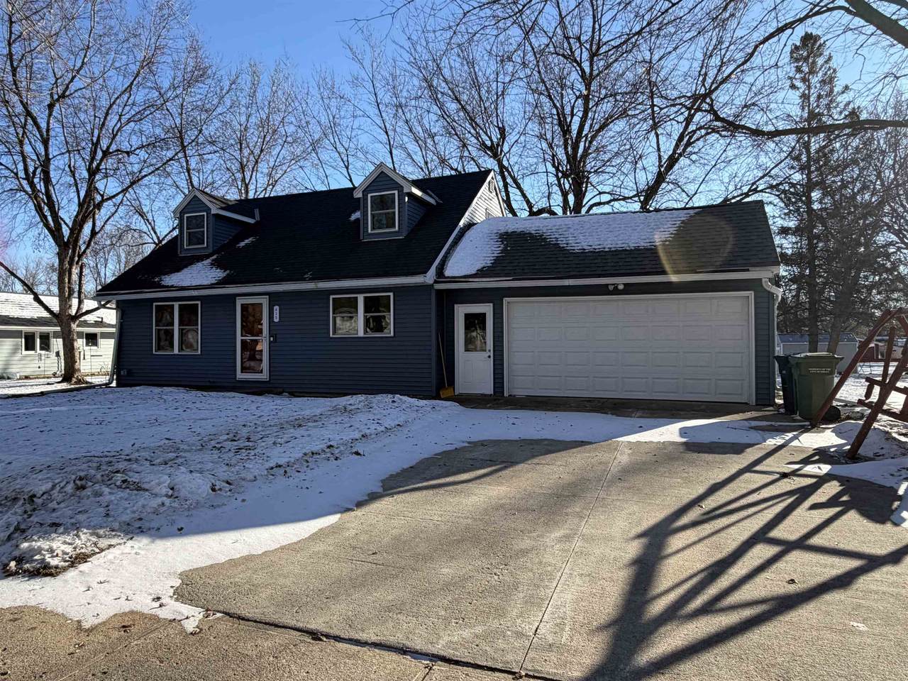 935 4th St - Photo 1