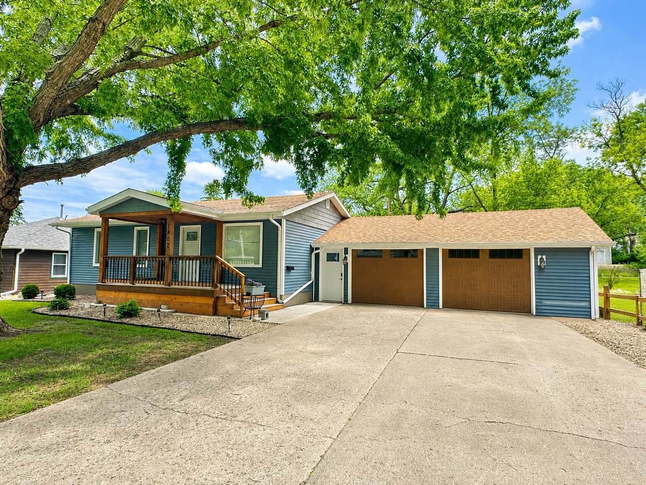 1403 Fargo Avenue - Photo 1