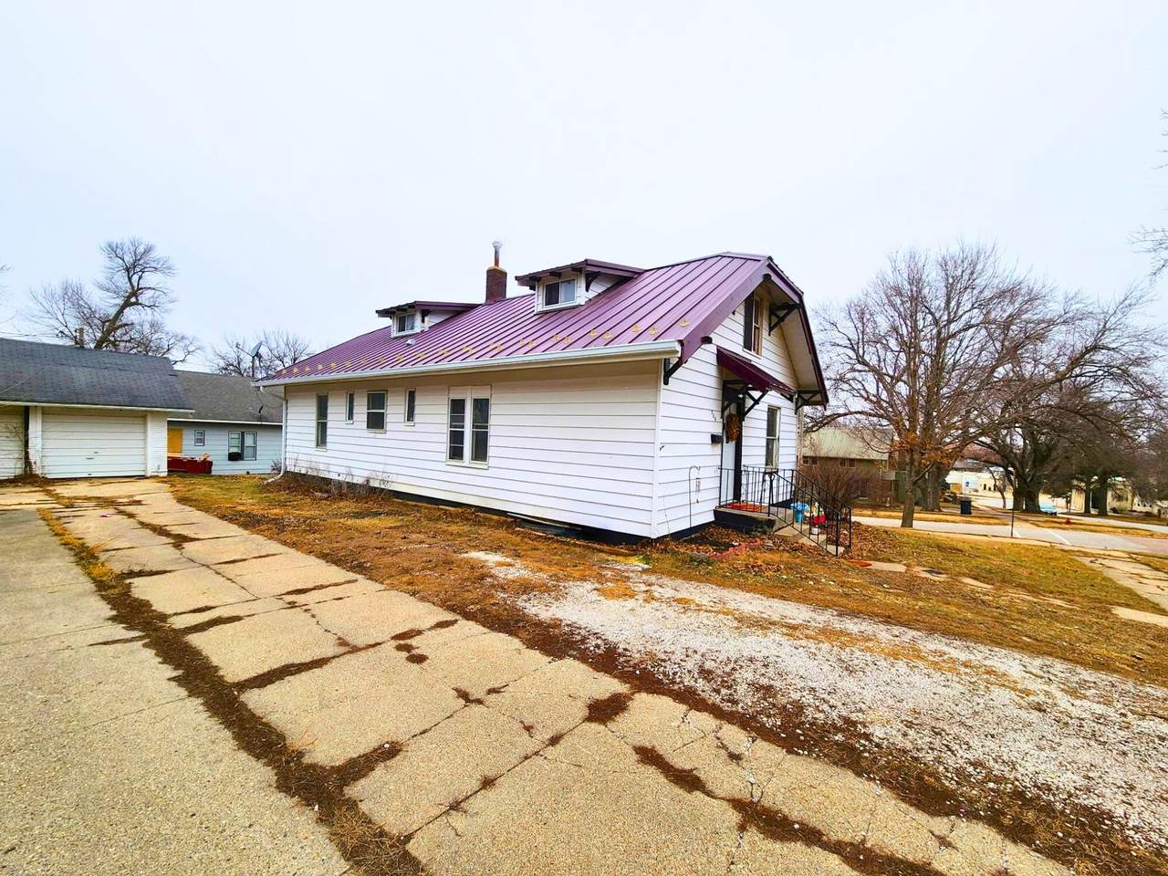 300 Moorehead Street - Photo 1