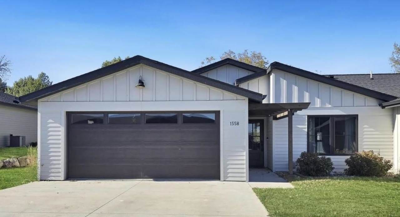 1558 Blaine's Way - Photo 1